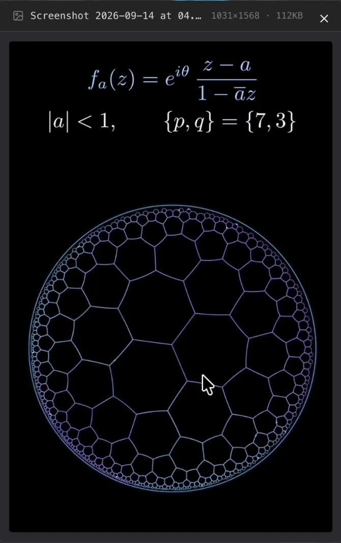 发给 AI 的参考截图（1031×1568，112KB）：顶部 Möbius 变换公式 f_a(z)=e^{iθ}(z−a)/(1−āz) 和 |a|<1、{p,q}={7,3}，下面是圆盘里越靠边越密的七边形镶嵌